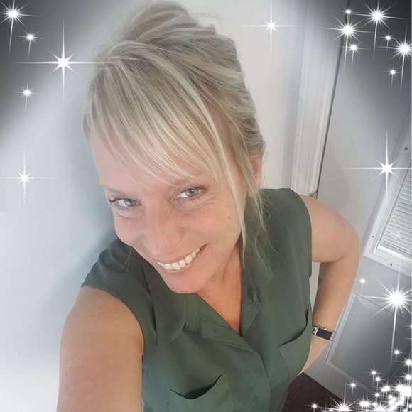 Meet your Posher, Lisa - Picture 1 of 1